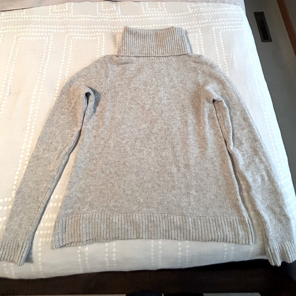 Light Gray Soft J. Crew Turtleneck Sweater - Sz S
